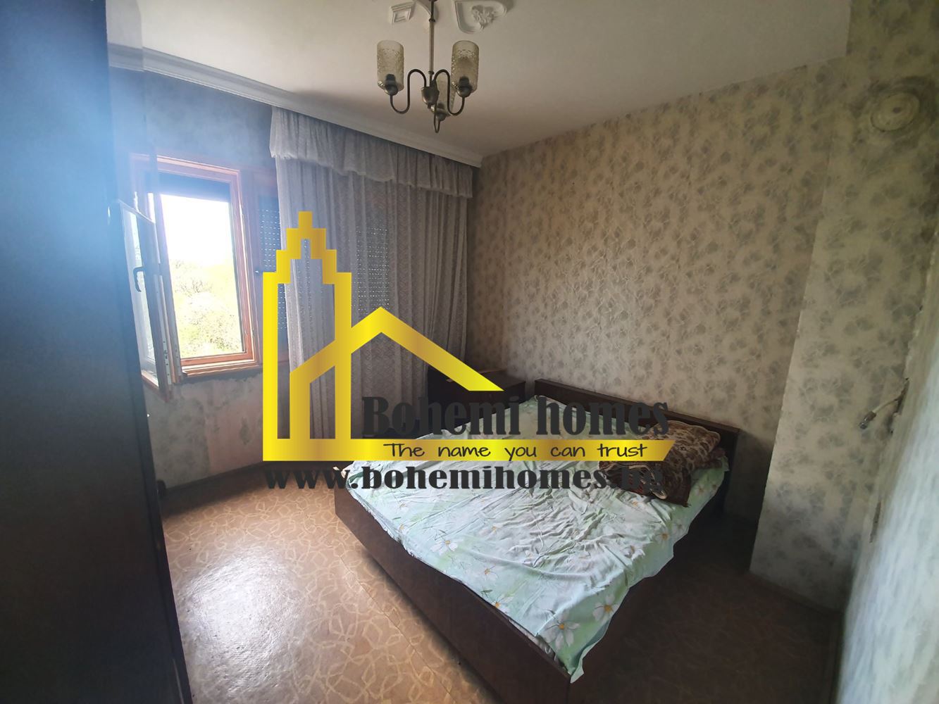 Продава Двустаен Апартамент с Три отделни Помещения в Кършияка | Пловдив - 0