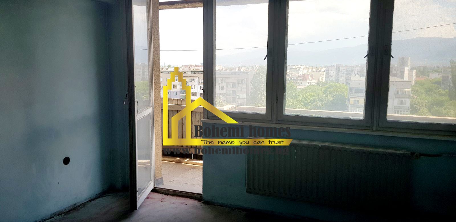Продава Панорамен Четиристаен Апартамент до Молдавия в Кючук Париж | Пловдив - 0