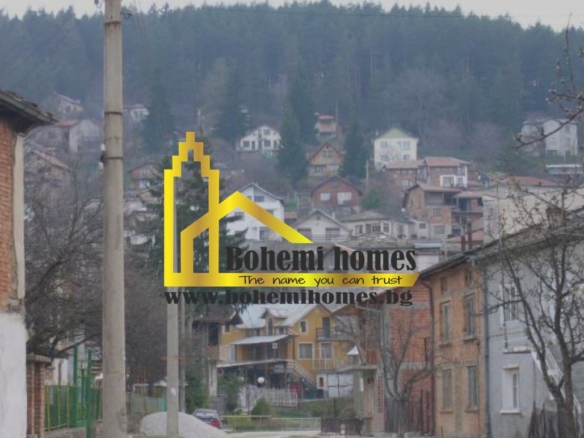 Продавам равен УПИ с 18 м. лице на главен път на 200м от Центъра в с.Бойково | Пловдив - 0