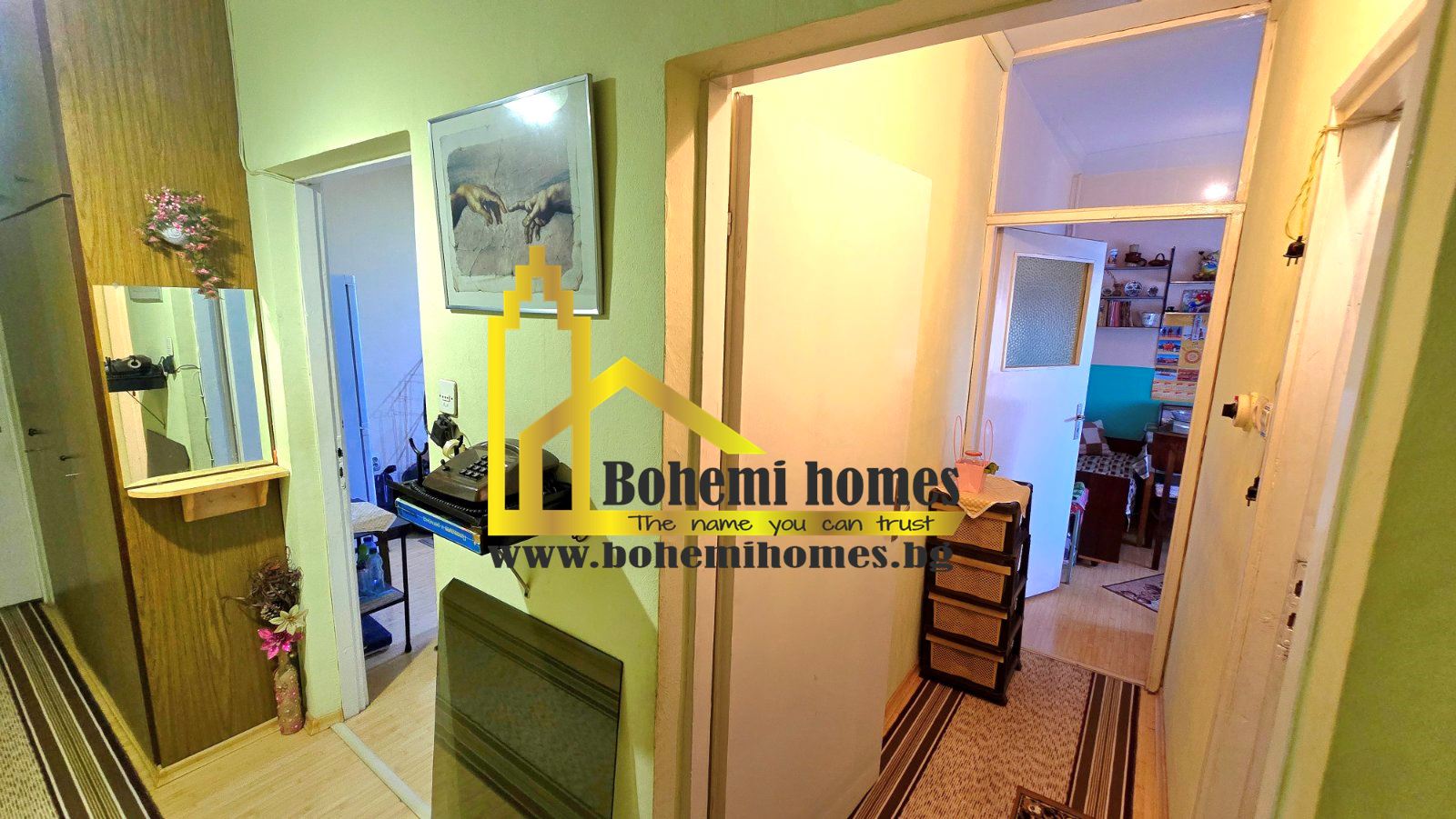 Продава Двустаен Апартамент с Три Непреходни Помещения до Стария Град в Центъра | Пловдив - 0