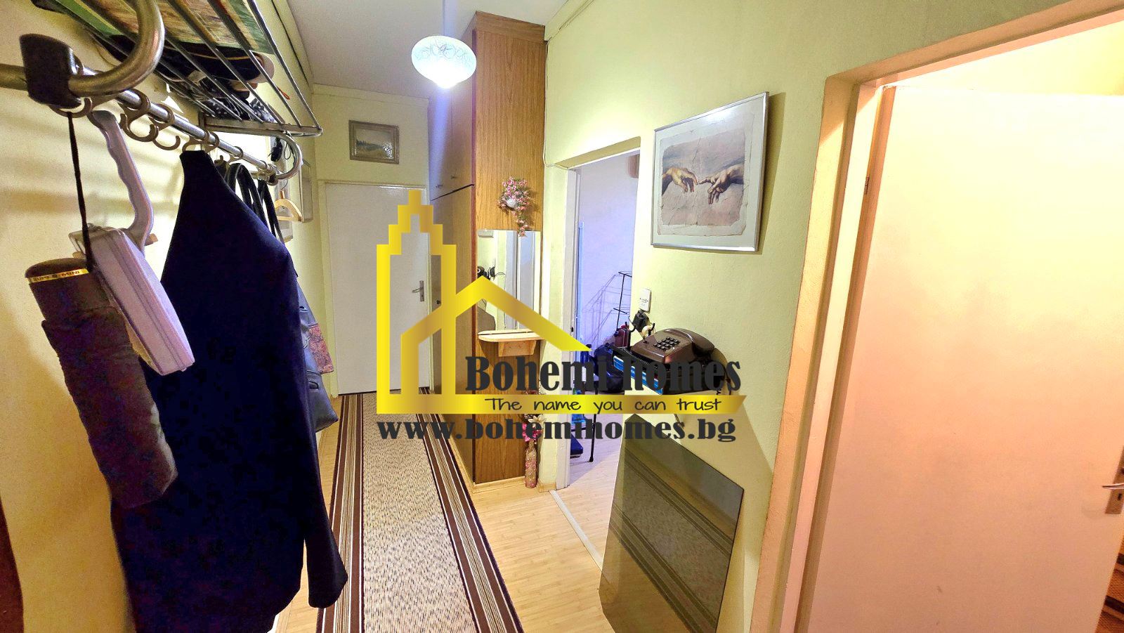 Продава Двустаен Апартамент с Три Непреходни Помещения до Стария Град в Центъра | Пловдив - 0