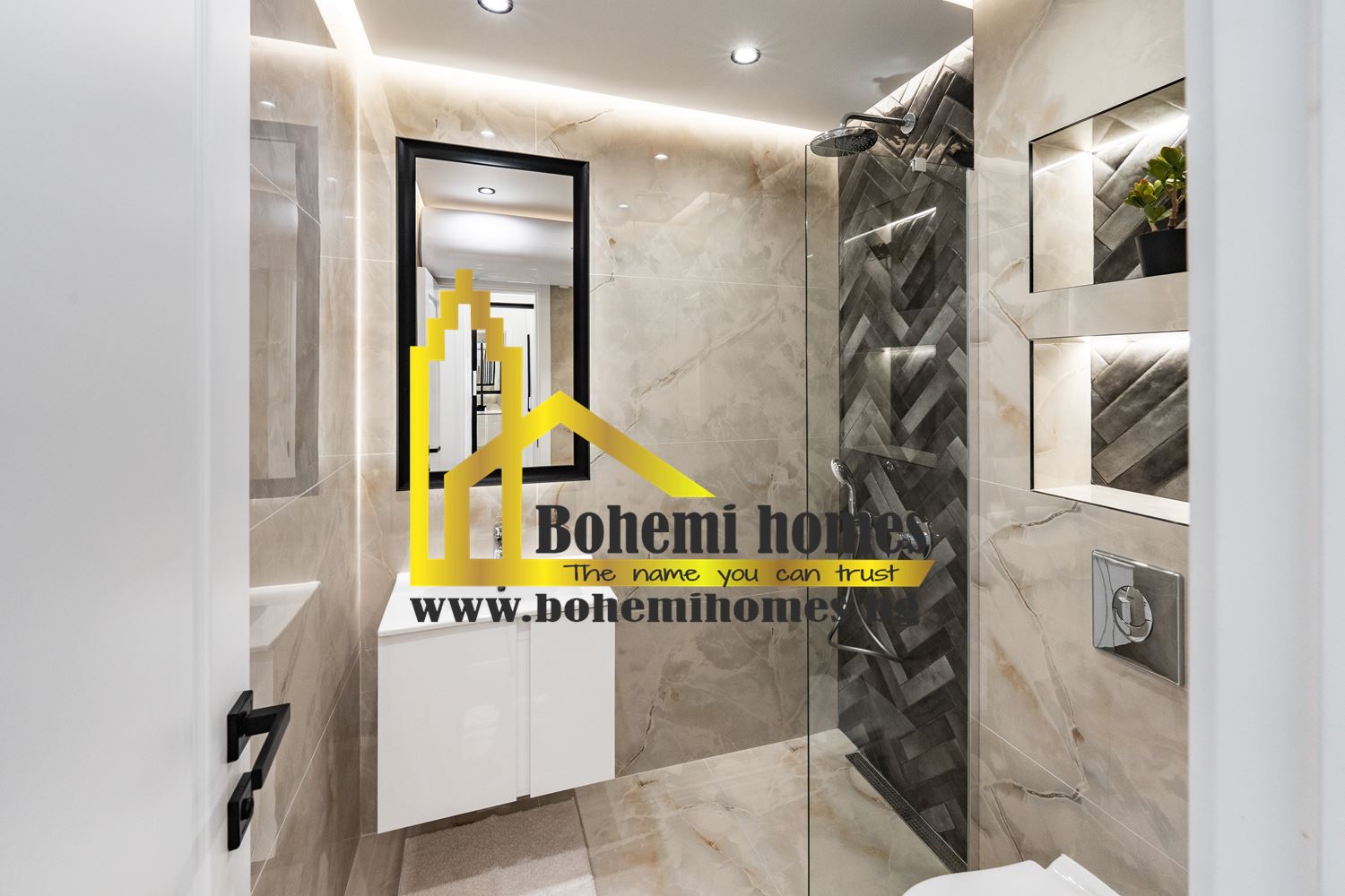 Чисто Нов Дизайнерски Обзаведен Двустаен Апартамент в Южен | Пловдив - 0