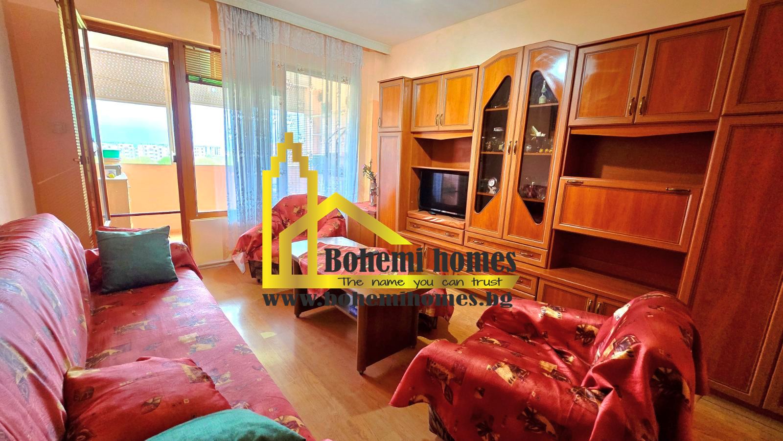 Продава Двустаен Апартамент с Три Помещения и Голяма Тераса в Кючук Париж | Пловдив - 0