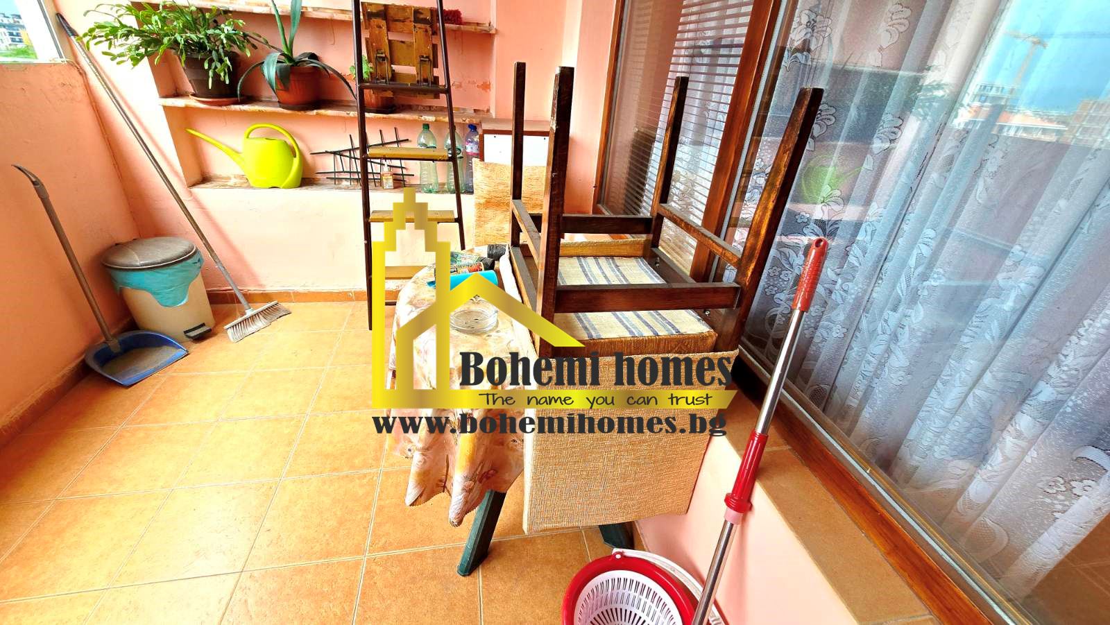 Продава Двустаен Апартамент с Три Помещения и Голяма Тераса в Кючук Париж | Пловдив - 0