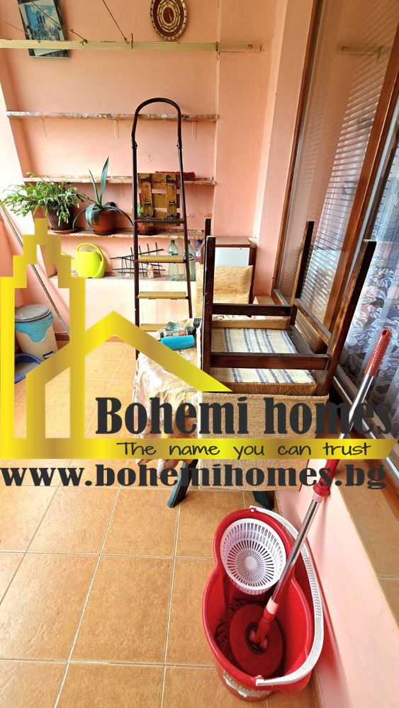 Продава Двустаен Апартамент с Три Помещения и Голяма Тераса в Кючук Париж | Пловдив - 0