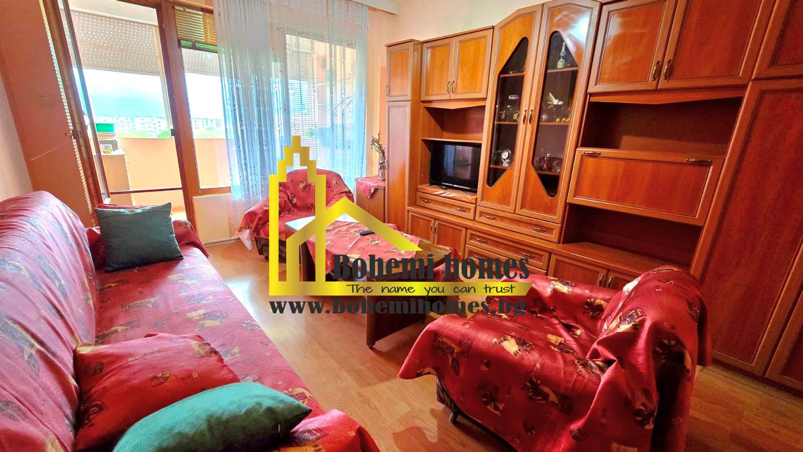 Продава Двустаен Апартамент с Три Помещения и Голяма Тераса в Кючук Париж | Пловдив - 0