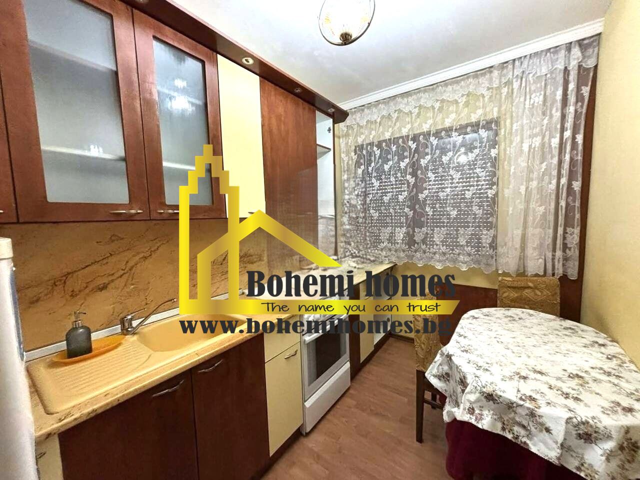 Продава Двустаен Апартамент с Три Помещения и Голяма Тераса в Кючук Париж | Пловдив - 0