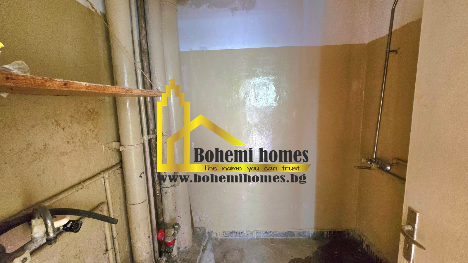 Продава Тристаен Апартамент с Четири Помещения и Голяма Южна Тераса в Кючук Париж | Пловдив - 0