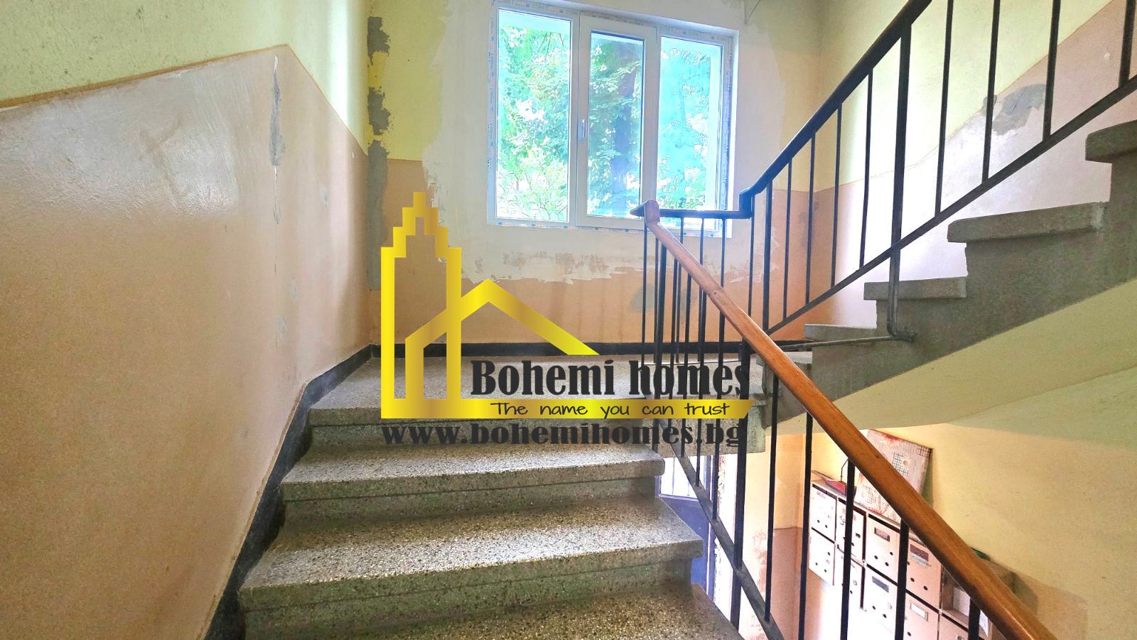 Продава Тристаен Апартамент с Четири Помещения до Слънчеви Лъчи в Кючук Париж | Пловдив - 0