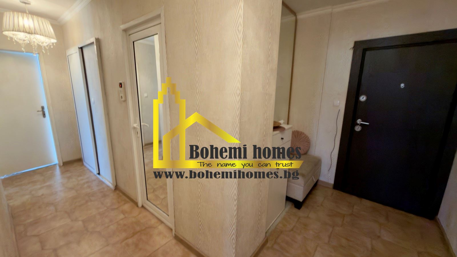 Продава Двустаен обзаведен апартамент с три отделни помещения в град Девин - 0
