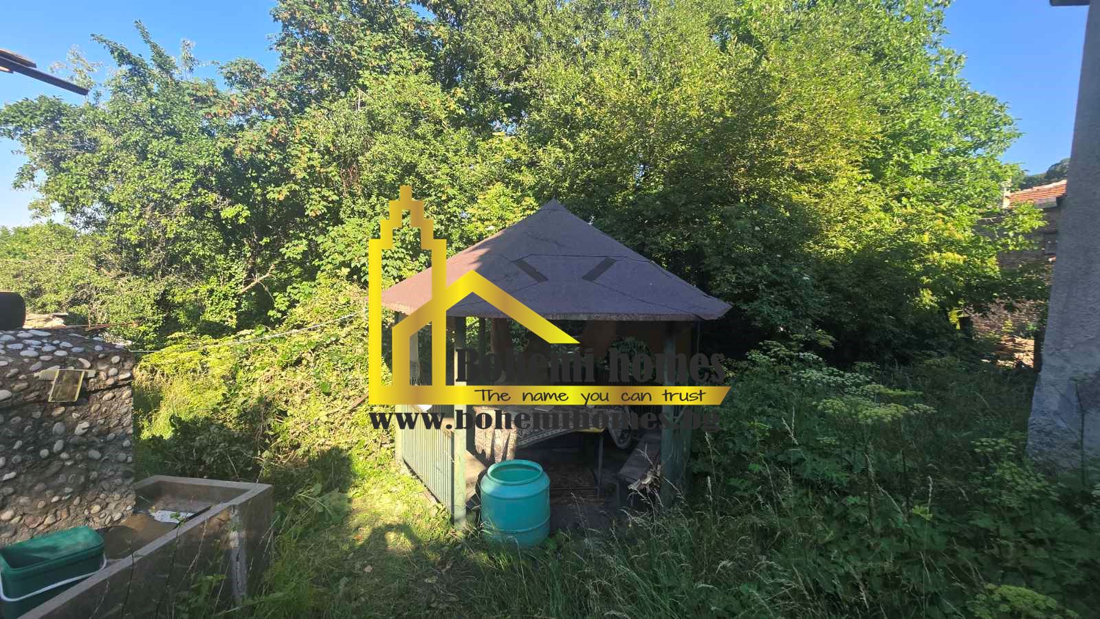Продава Къща и Плевня с 500 кв.м двор на асфалтов път до центъра на село Бойково l Пловдив - 0