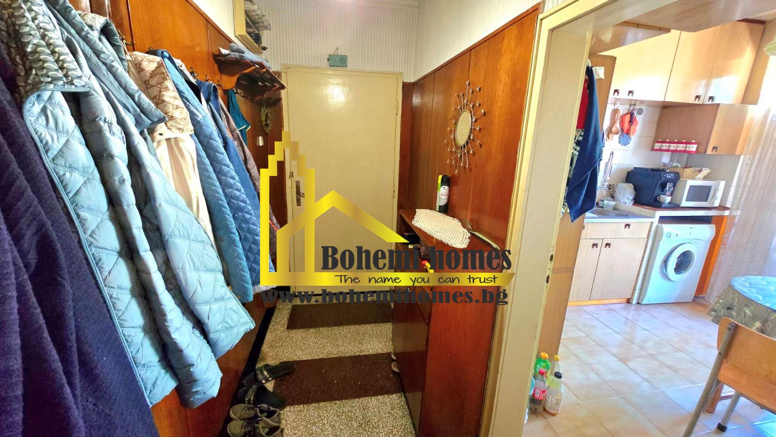 Продава Тристаен Тухлен Апартамент с Четири Отделни Помещения До Стария град в Центъра | Пловдив - 0